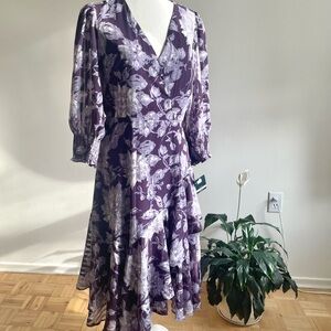 Gabby Skye Floral V-Neck Midi Dress, Purple size 10